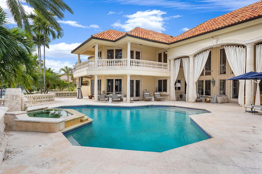 ROYAL PALM YACHT & COUNTRY CLUB - Residential