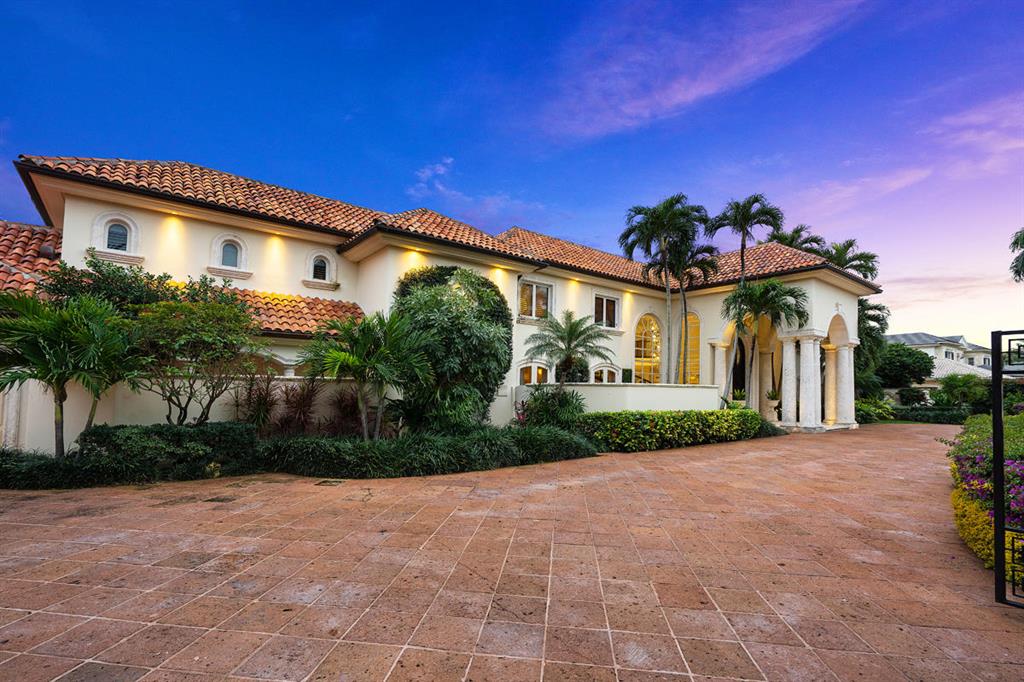 ROYAL PALM YACHT & COUNTRY CLUB - Residential