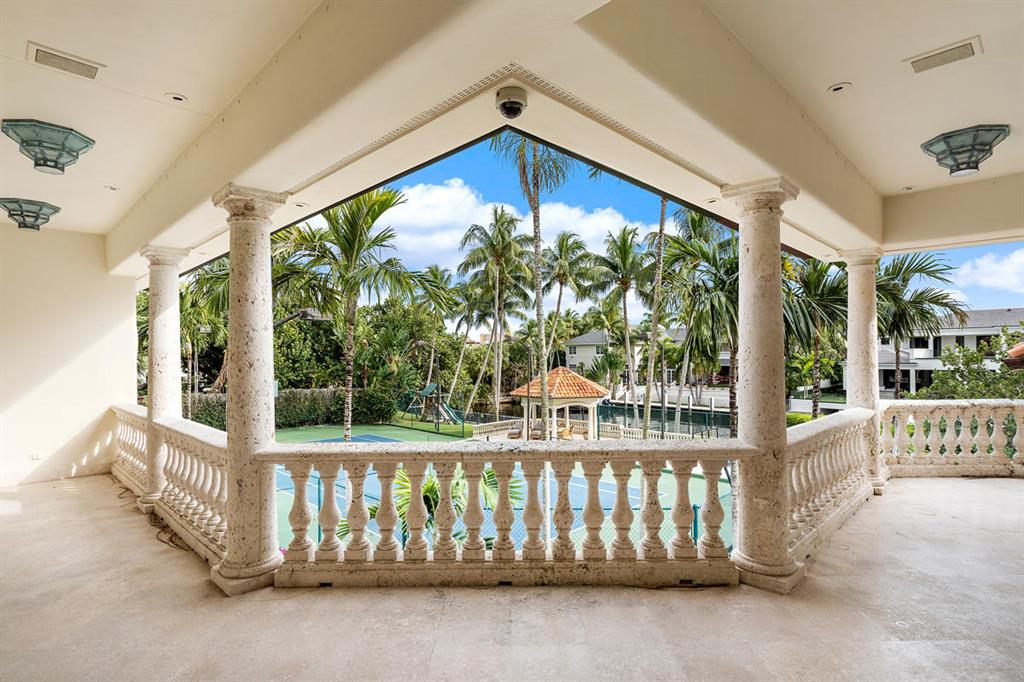 ROYAL PALM YACHT & COUNTRY CLUB - Residential