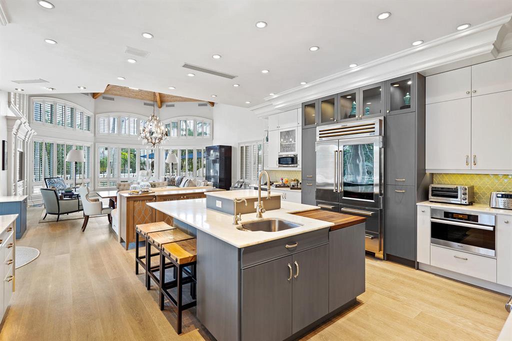 ROYAL PALM YACHT & COUNTRY CLUB - Residential