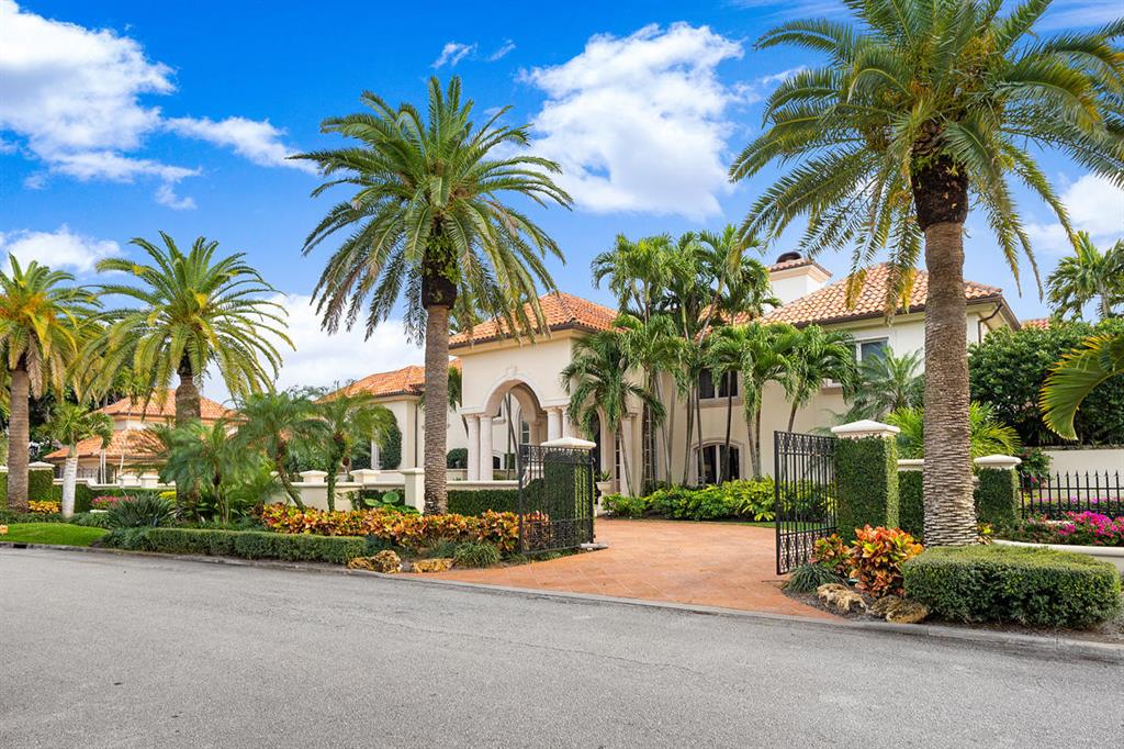 ROYAL PALM YACHT & COUNTRY CLUB - Residential