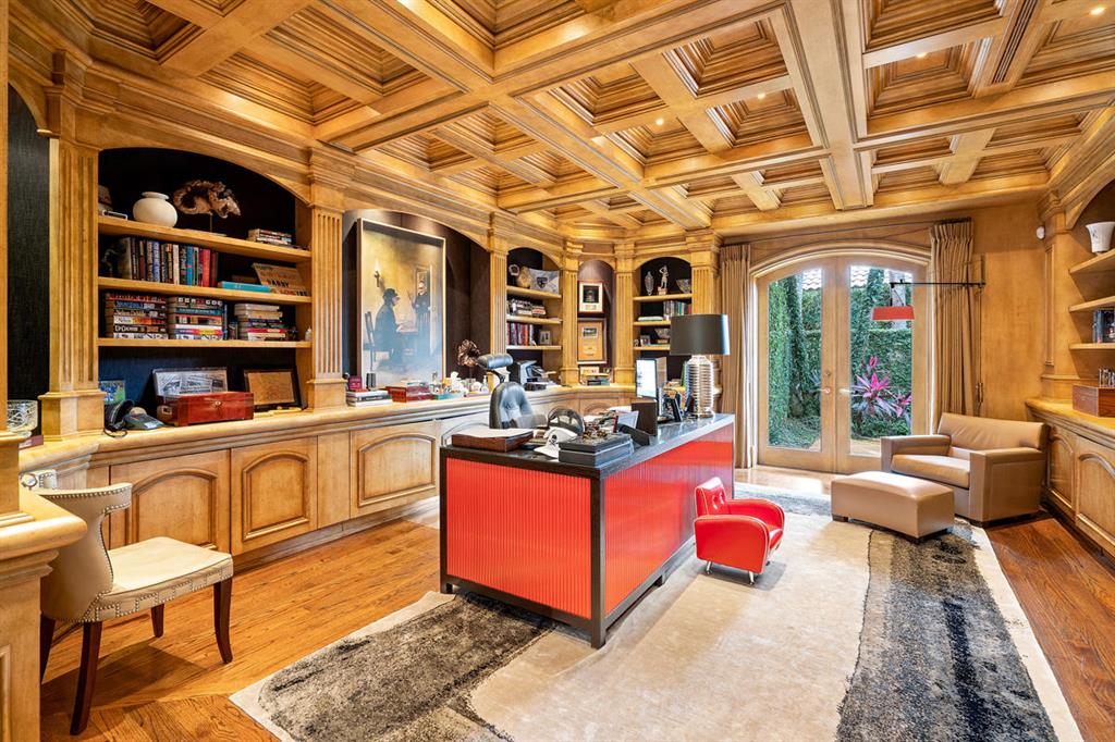 ROYAL PALM YACHT & COUNTRY CLUB - Residential