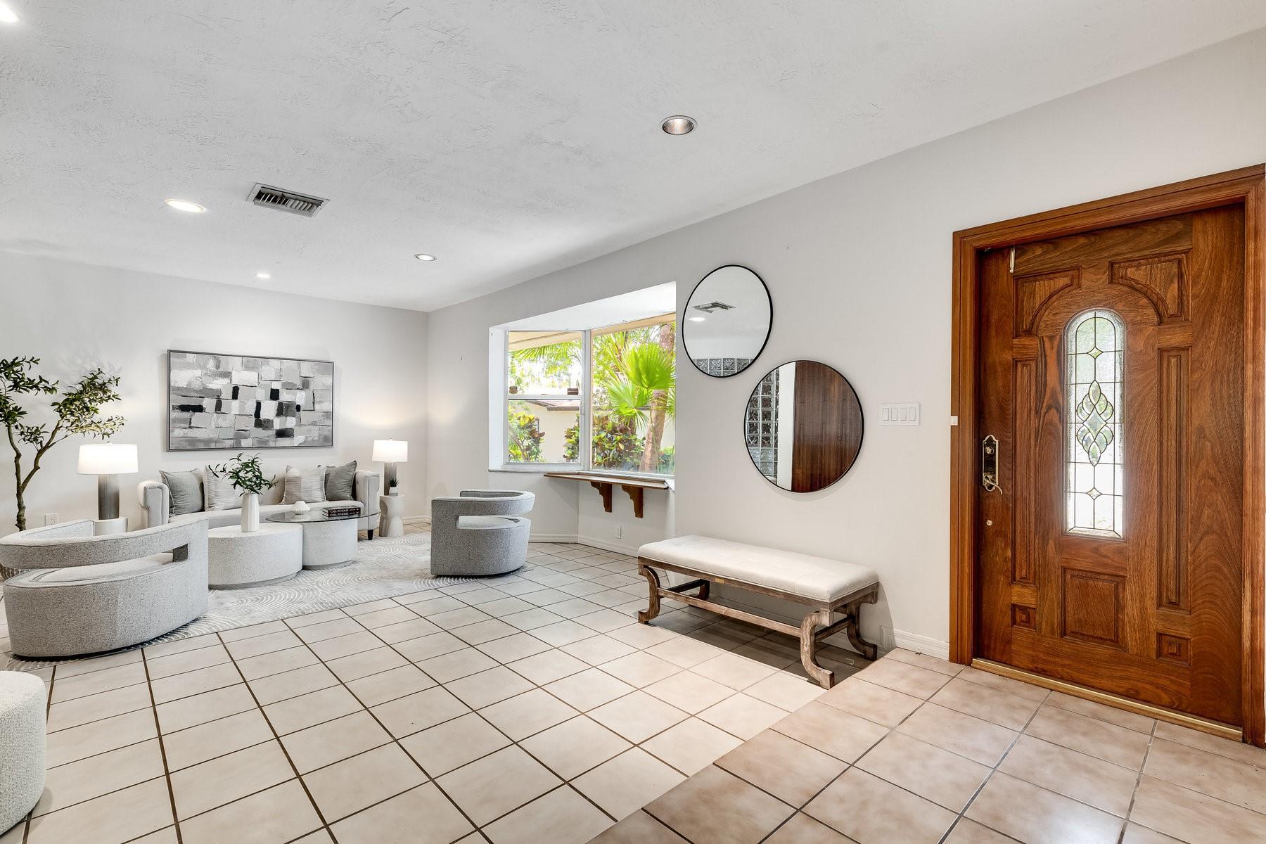 9881 SW 103rd St, Miami, FL, 33176/$1,595,000 2 9881 SW 103rd St