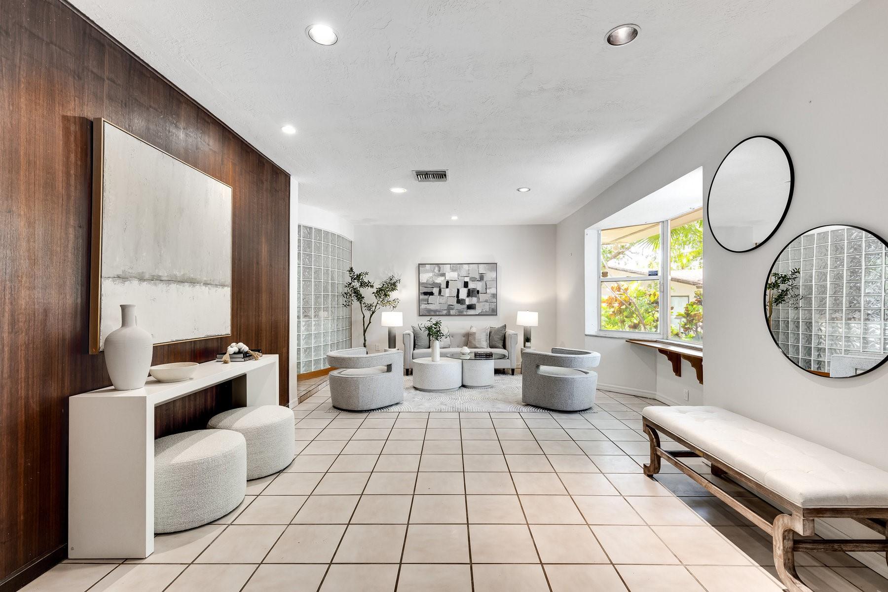 9881 SW 103rd St, Miami, FL, 33176/$1,595,000 3 9881 SW 103rd St