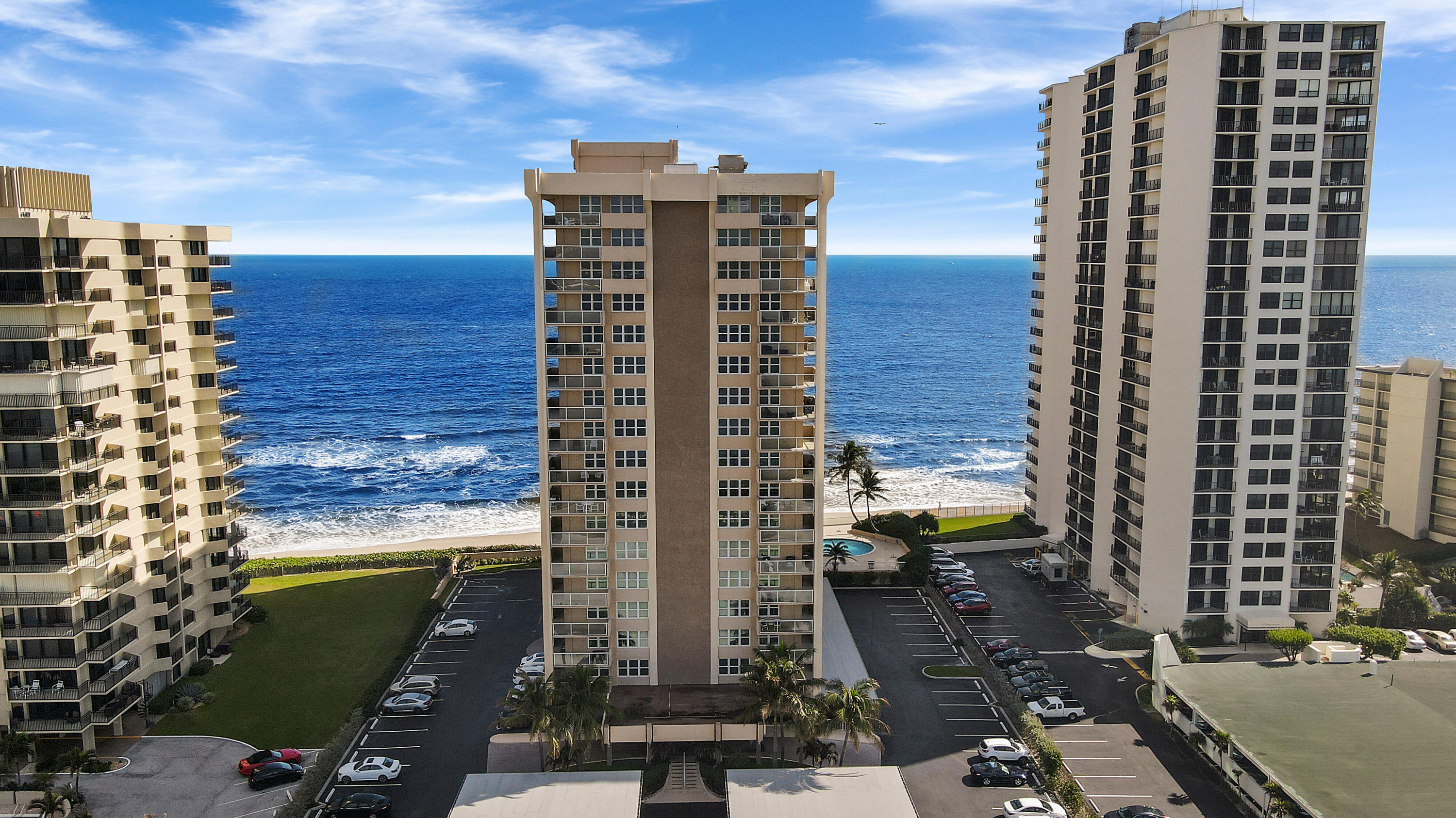 AQUARIUS CONDO - Residential