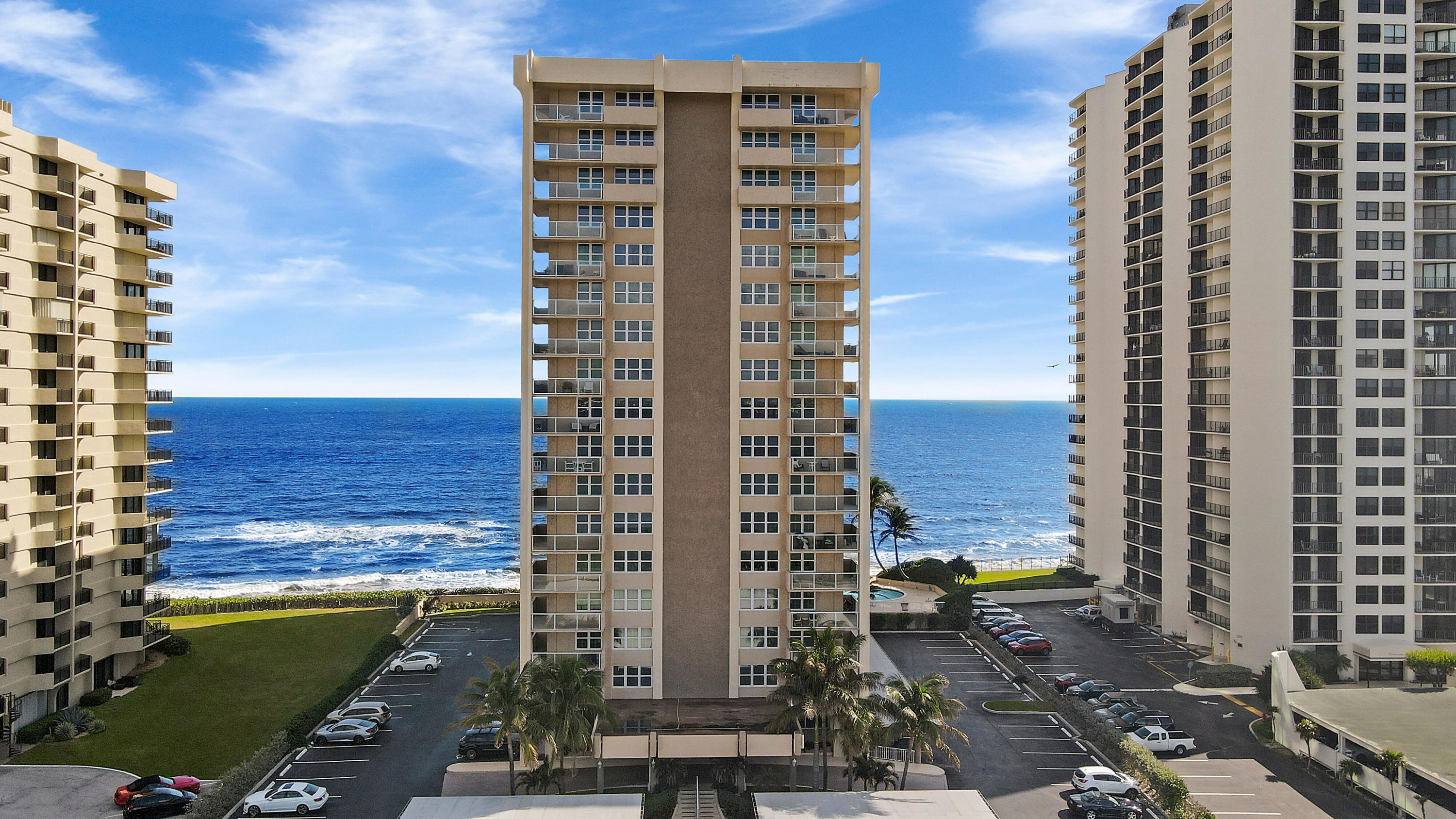 AQUARIUS CONDO - Residential