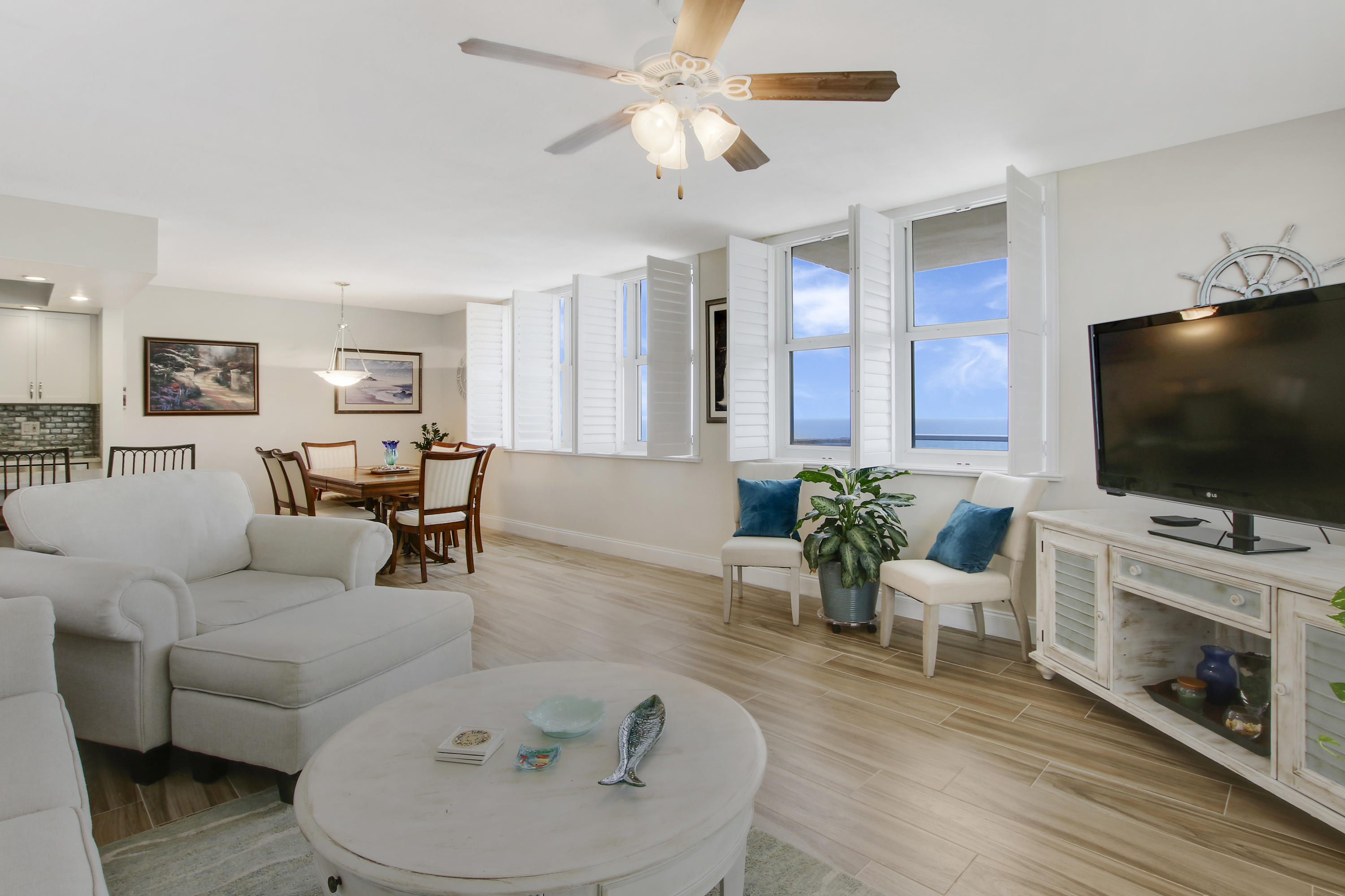 AQUARIUS CONDO - Residential