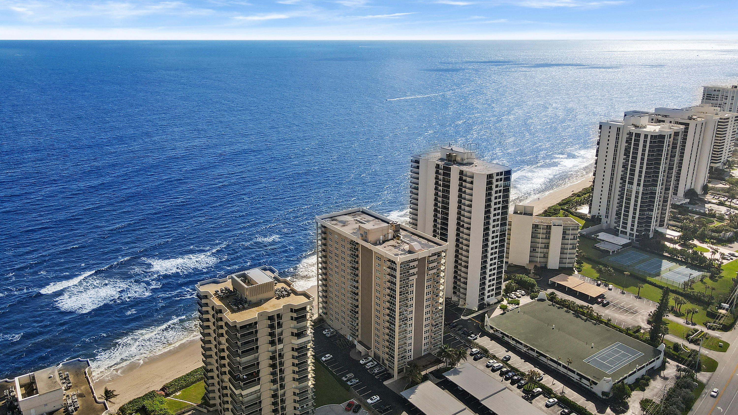 AQUARIUS CONDO - Residential