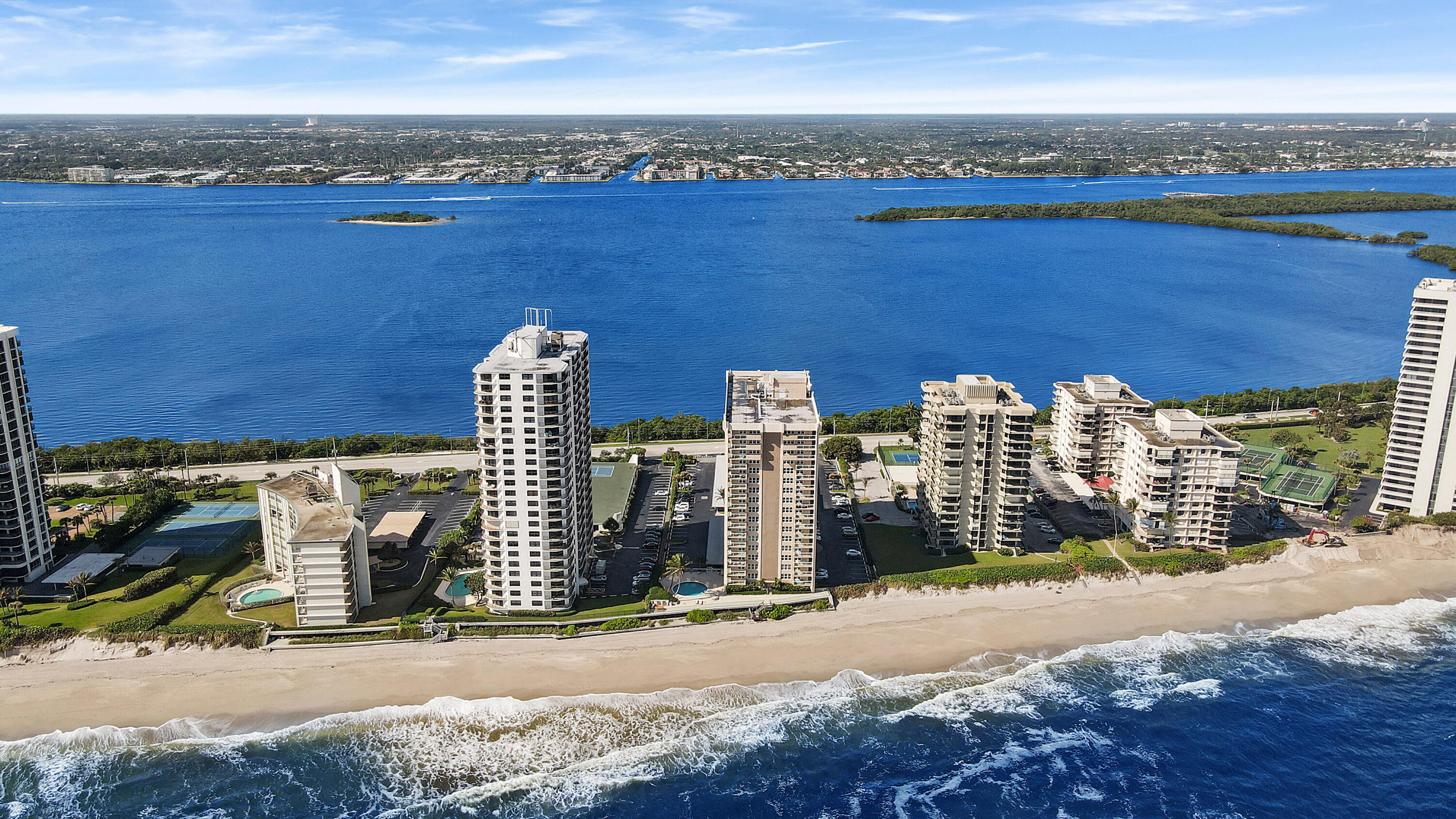 AQUARIUS CONDO - Residential