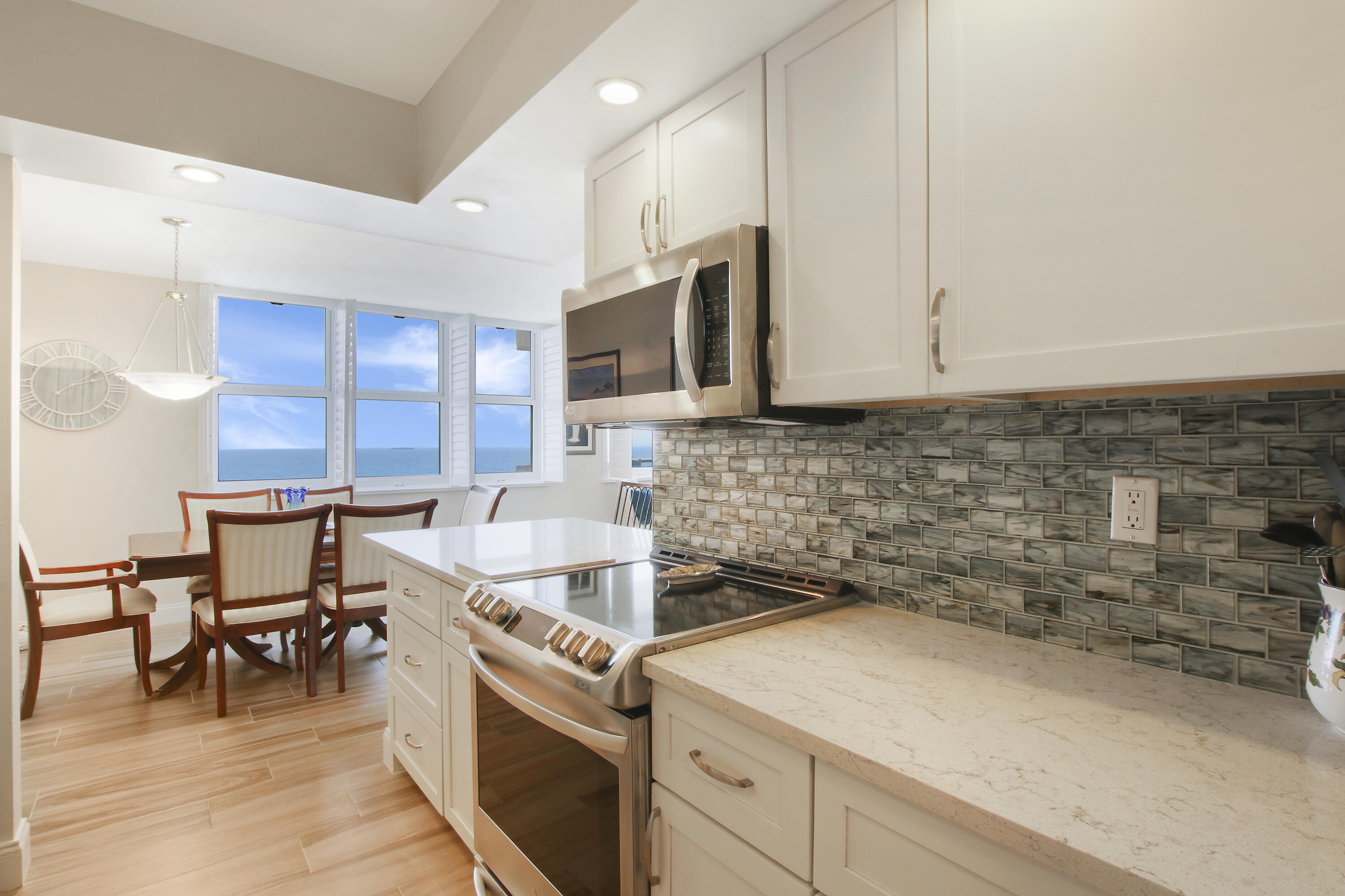 AQUARIUS CONDO - Residential