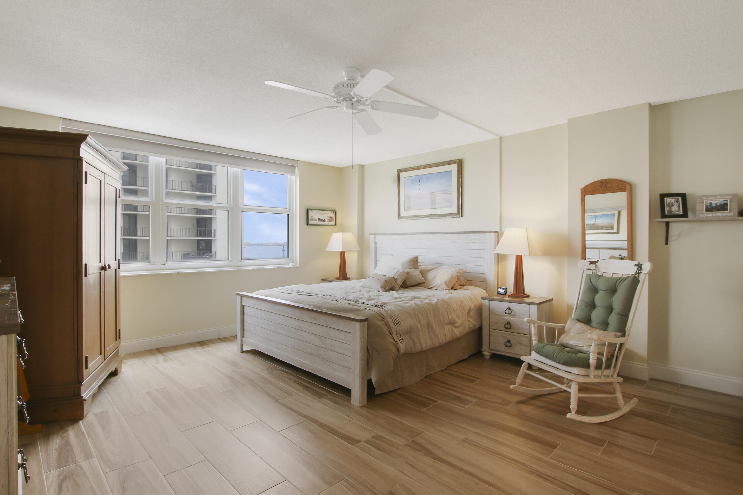 AQUARIUS CONDO - Residential