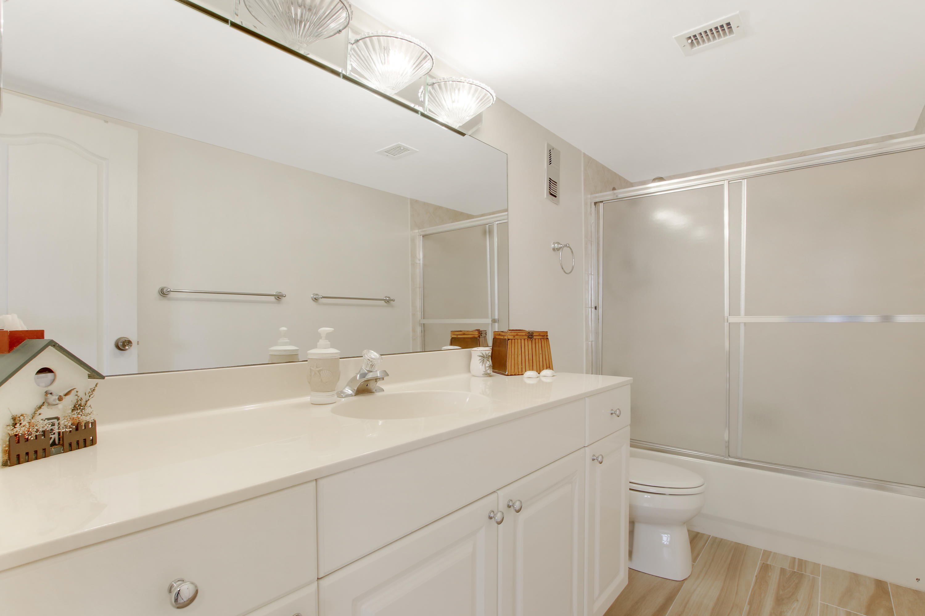 AQUARIUS CONDO - Residential