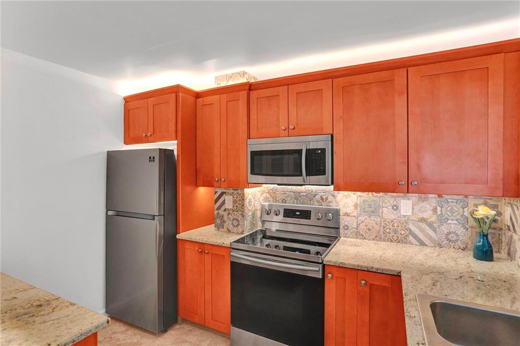 Bay Yacht Club - Residential