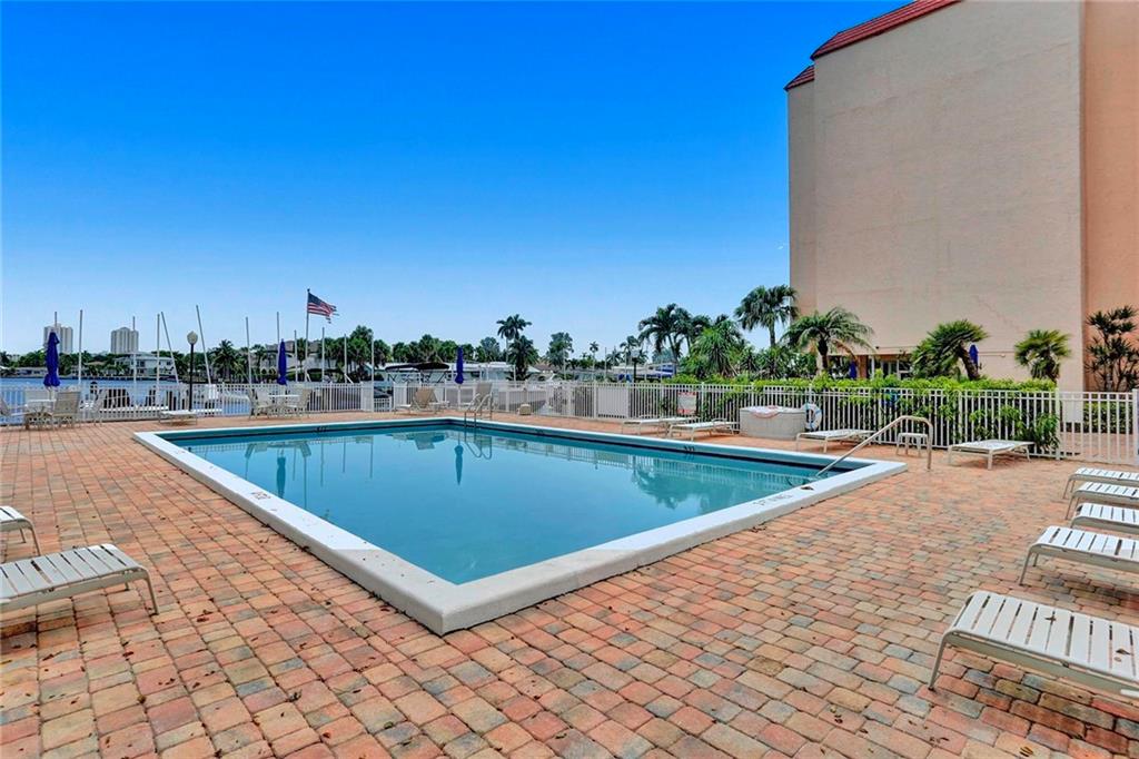 Bay Yacht Club - Residential