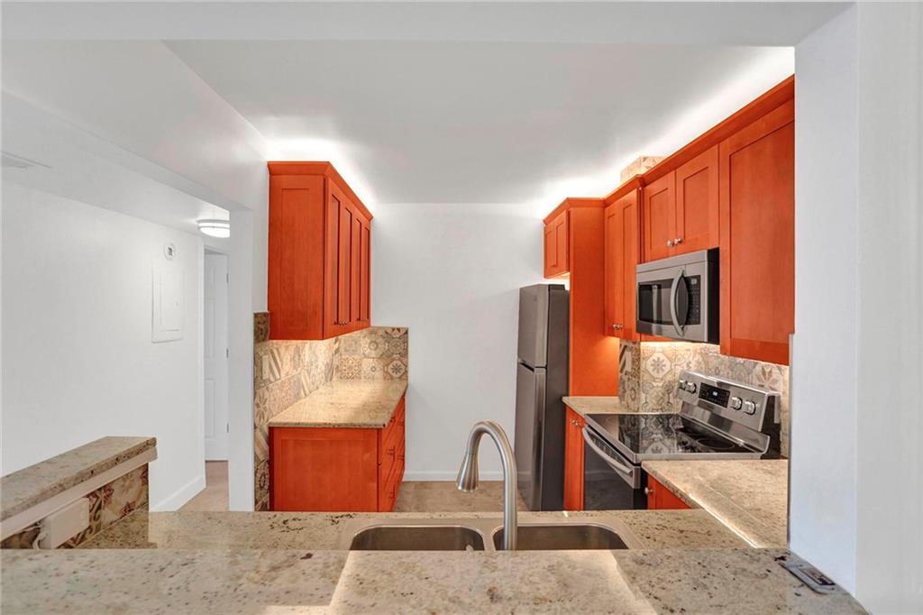 Bay Yacht Club - Residential