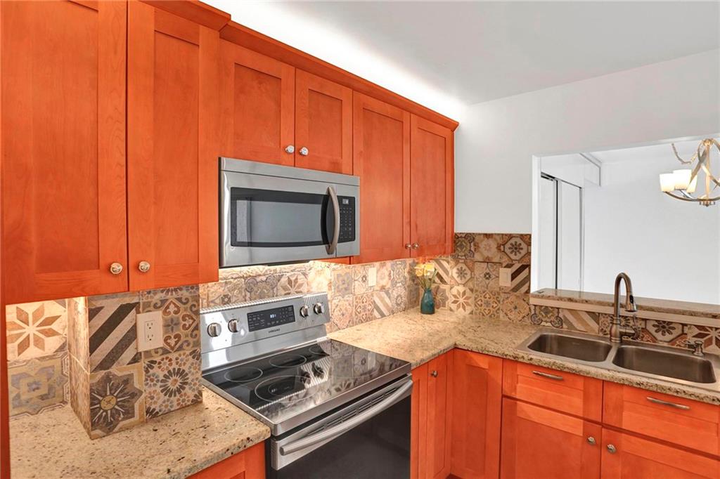 Bay Yacht Club - Residential