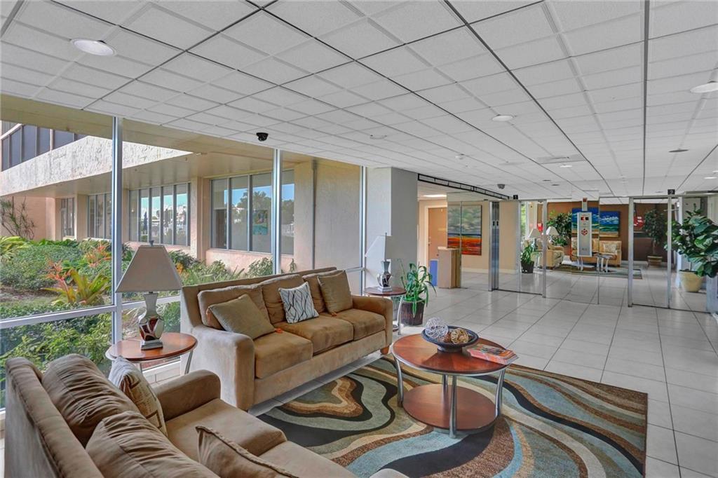 Bay Yacht Club - Residential