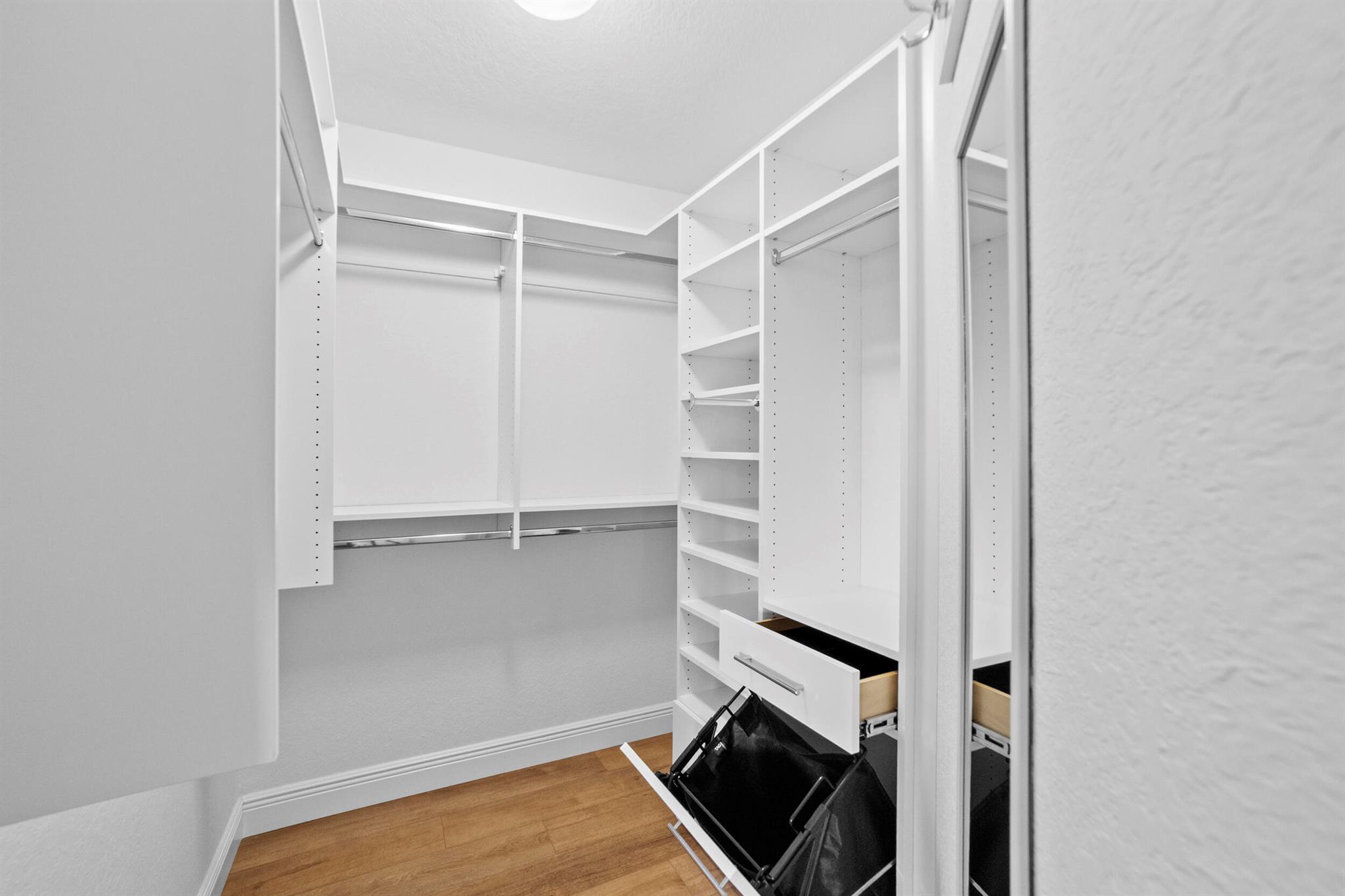 LEXINGTON LAKES - Residential