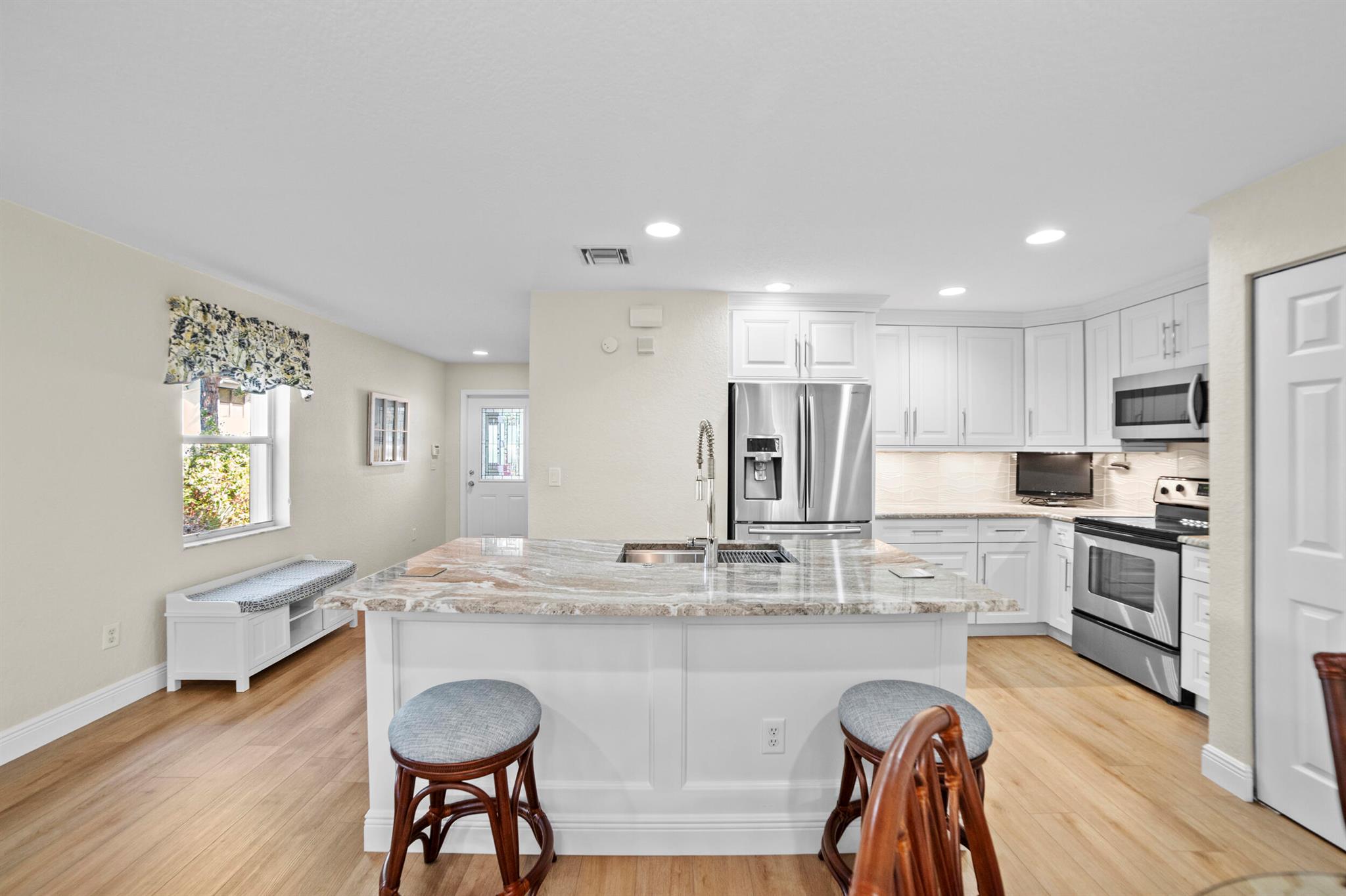 LEXINGTON LAKES - Residential