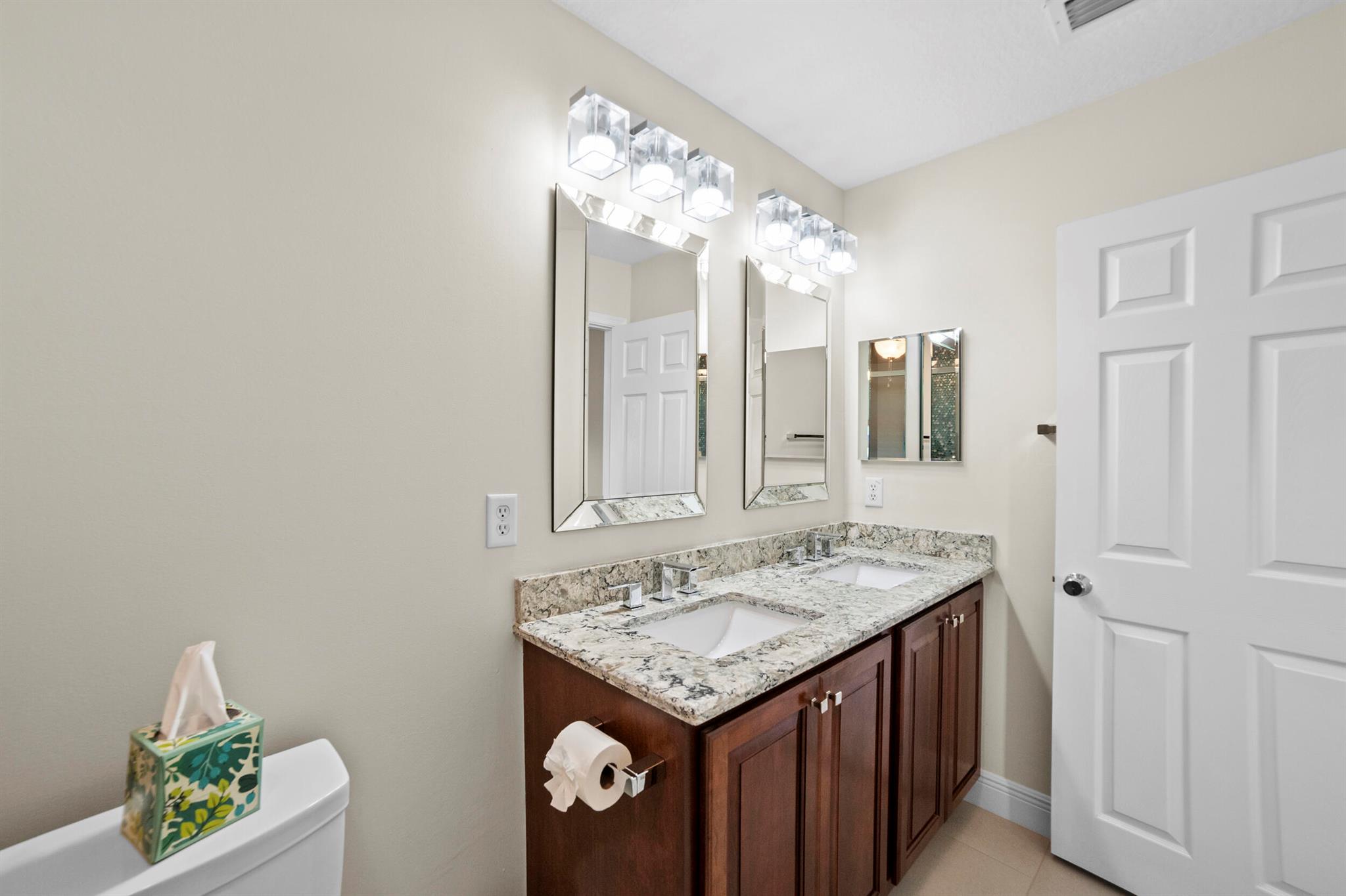 LEXINGTON LAKES - Residential