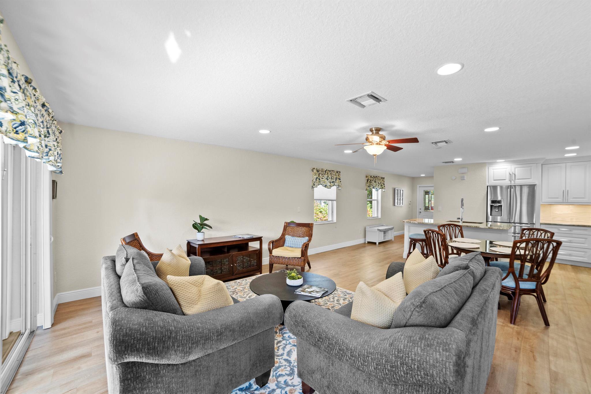 LEXINGTON LAKES - Residential