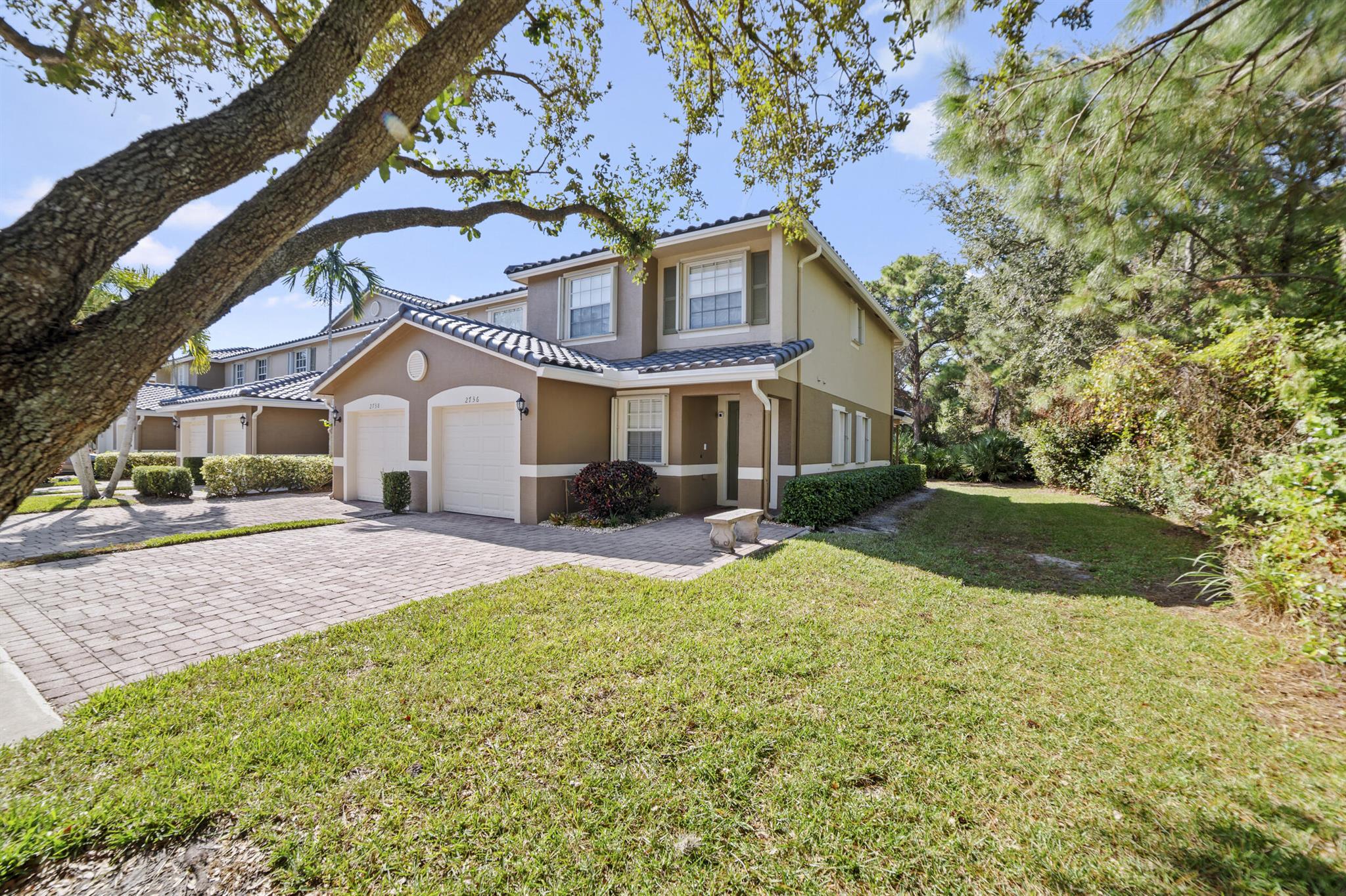 LEXINGTON LAKES - Residential