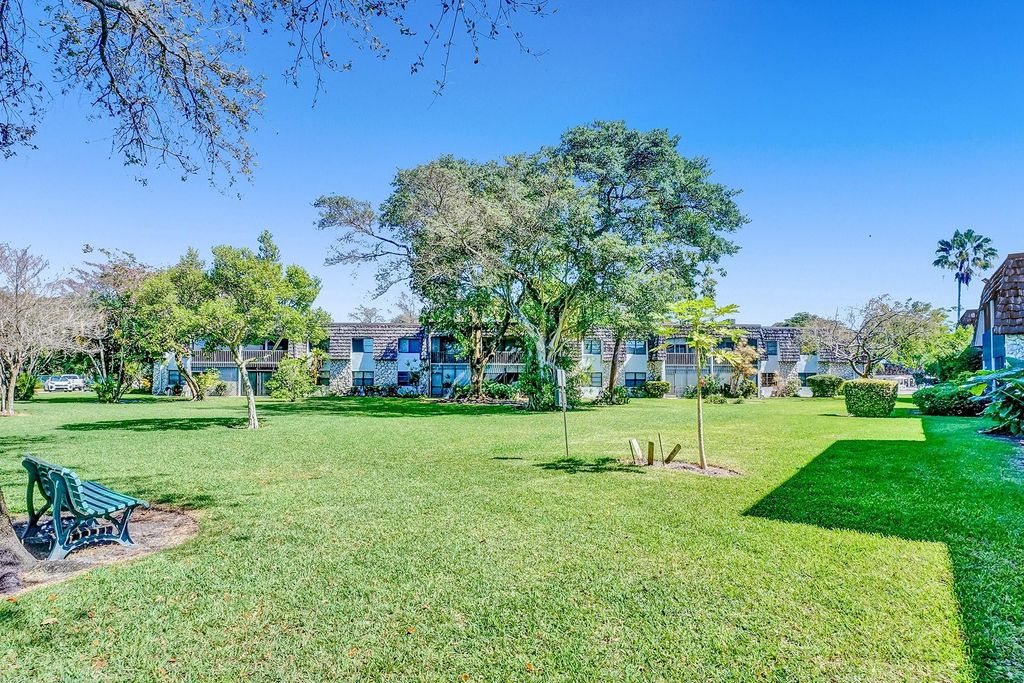 Photo of 3101 Oakland Shores Drive #H204, Oakland Park, FL 33309 (MLS # F10549543)