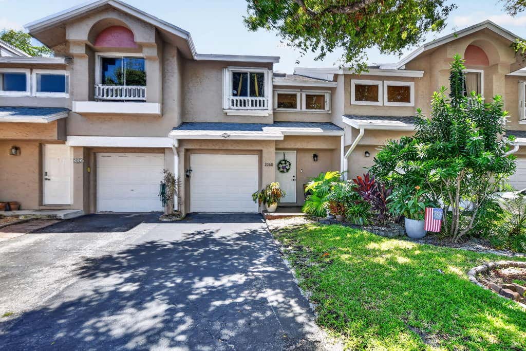 Photo of 2260 Discovery Circle W, Deerfield Beach, FL 33442 (MLS # B26063878)