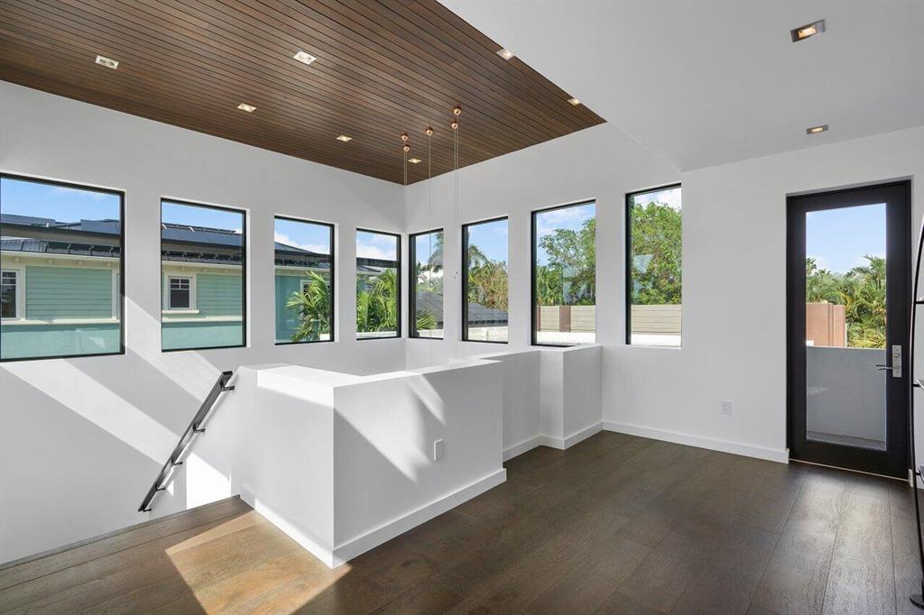 ROYAL PALM YACHT & COUNTRY CLUB - Residential