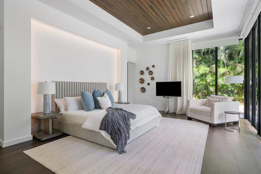 ROYAL PALM YACHT & COUNTRY CLUB - Residential