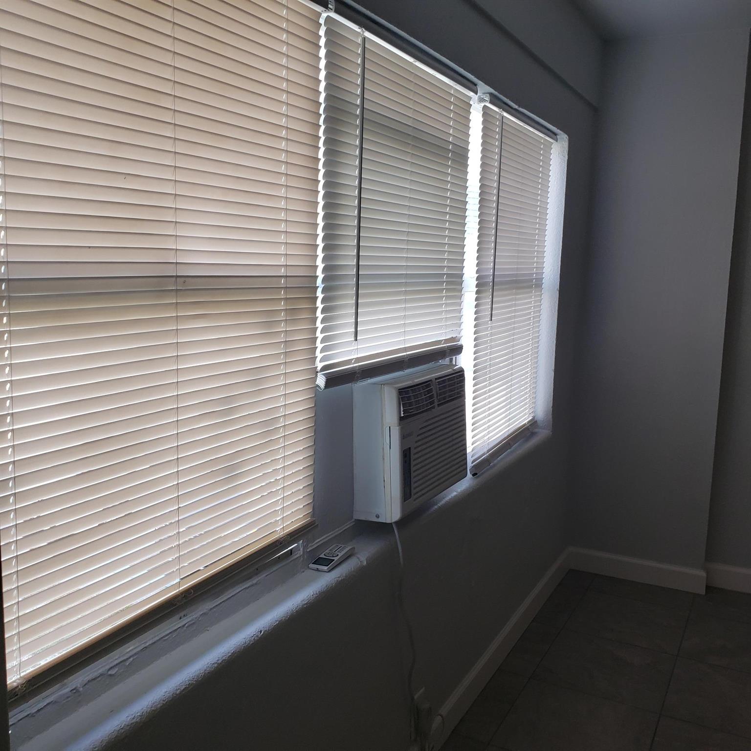 CLOWS - Commercial Sale