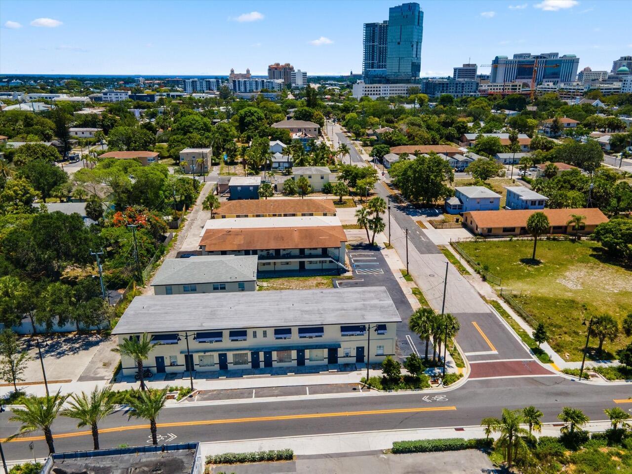 CLOWS - Commercial Sale