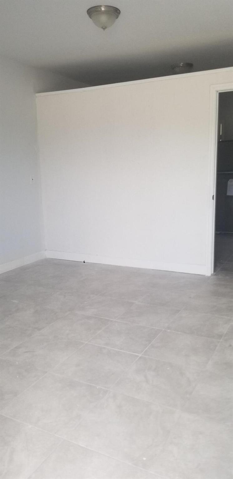 CLOWS - Commercial Sale