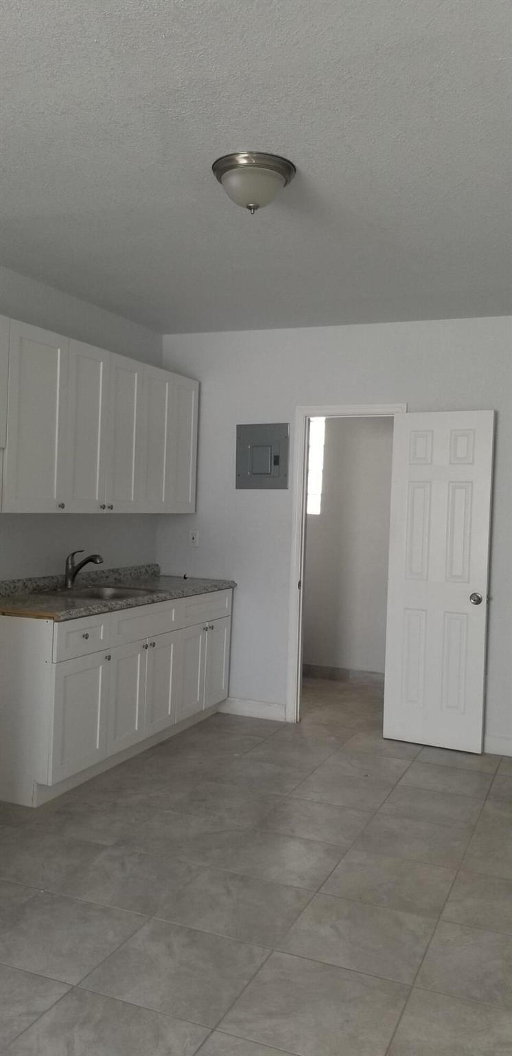 CLOWS - Commercial Sale