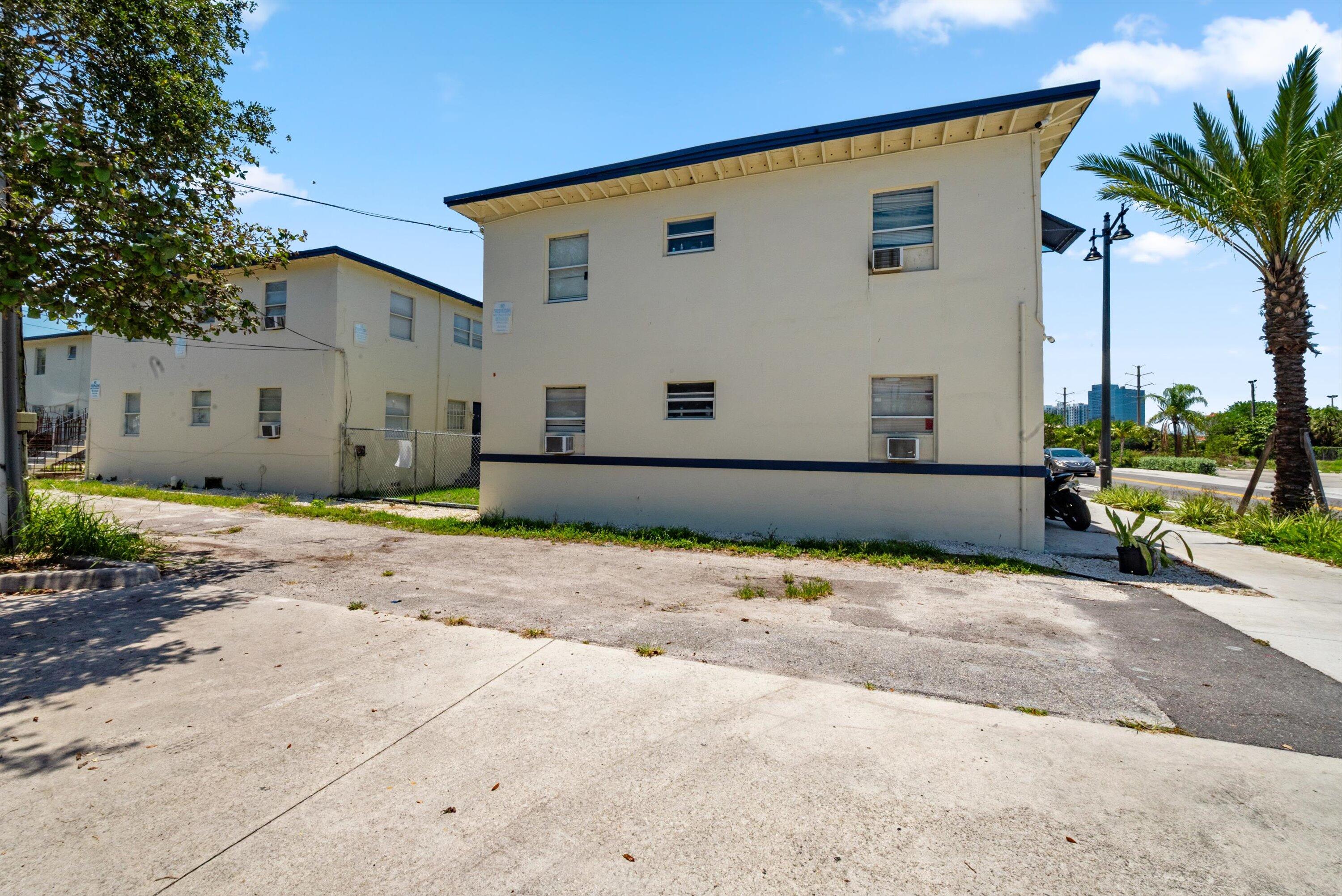 700 N Tamarind Avenue 1-12