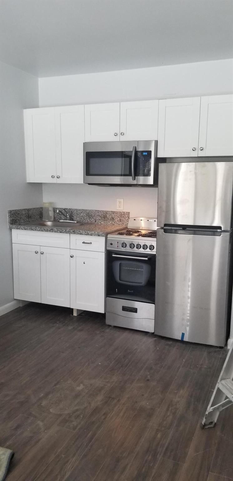 CLOWS - Commercial Sale