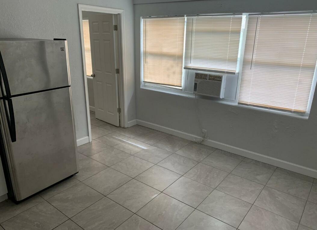 CLOWS - Commercial Sale