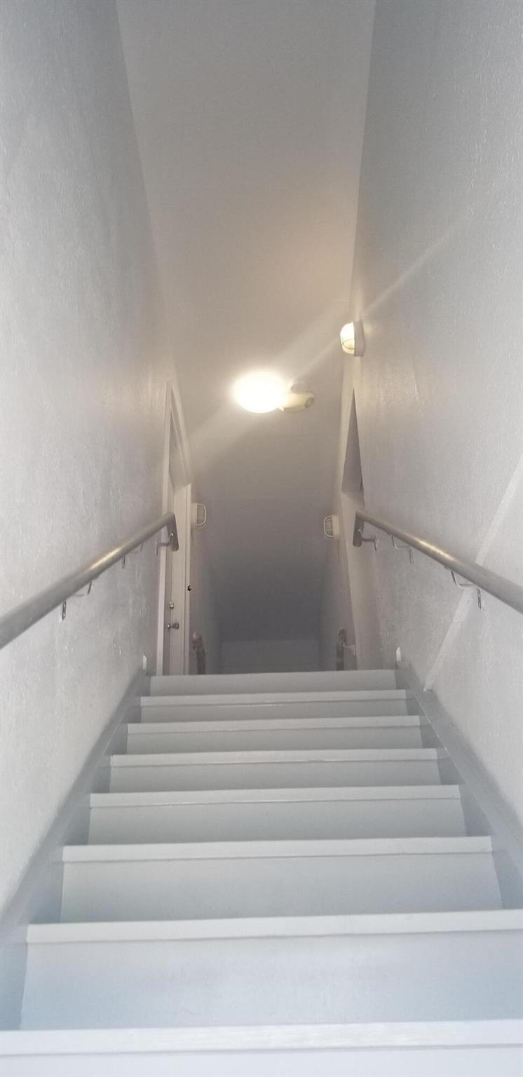 CLOWS - Commercial Sale