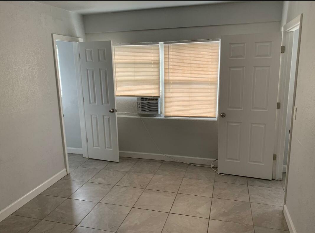 CLOWS - Commercial Sale