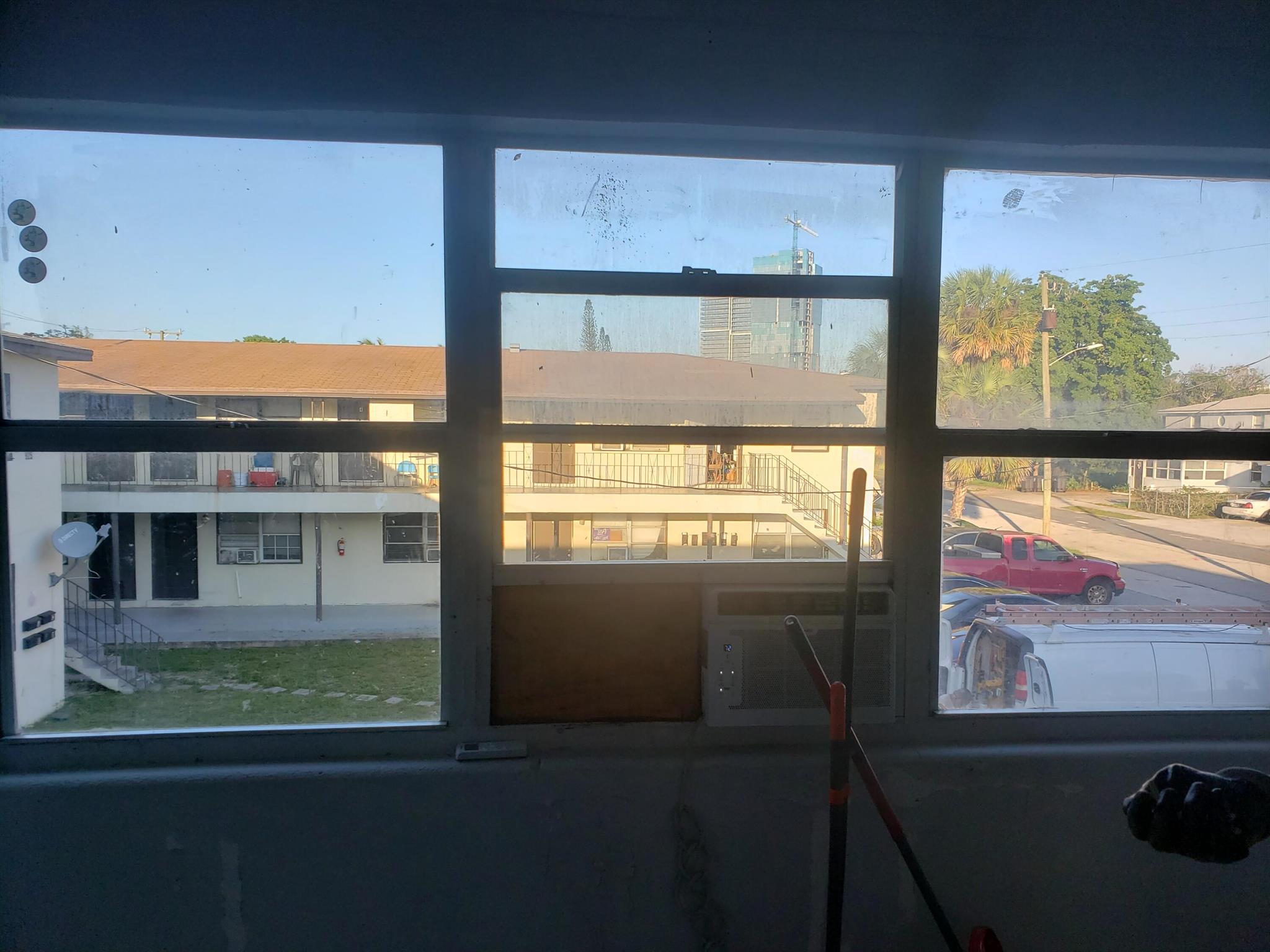 CLOWS - Commercial Sale