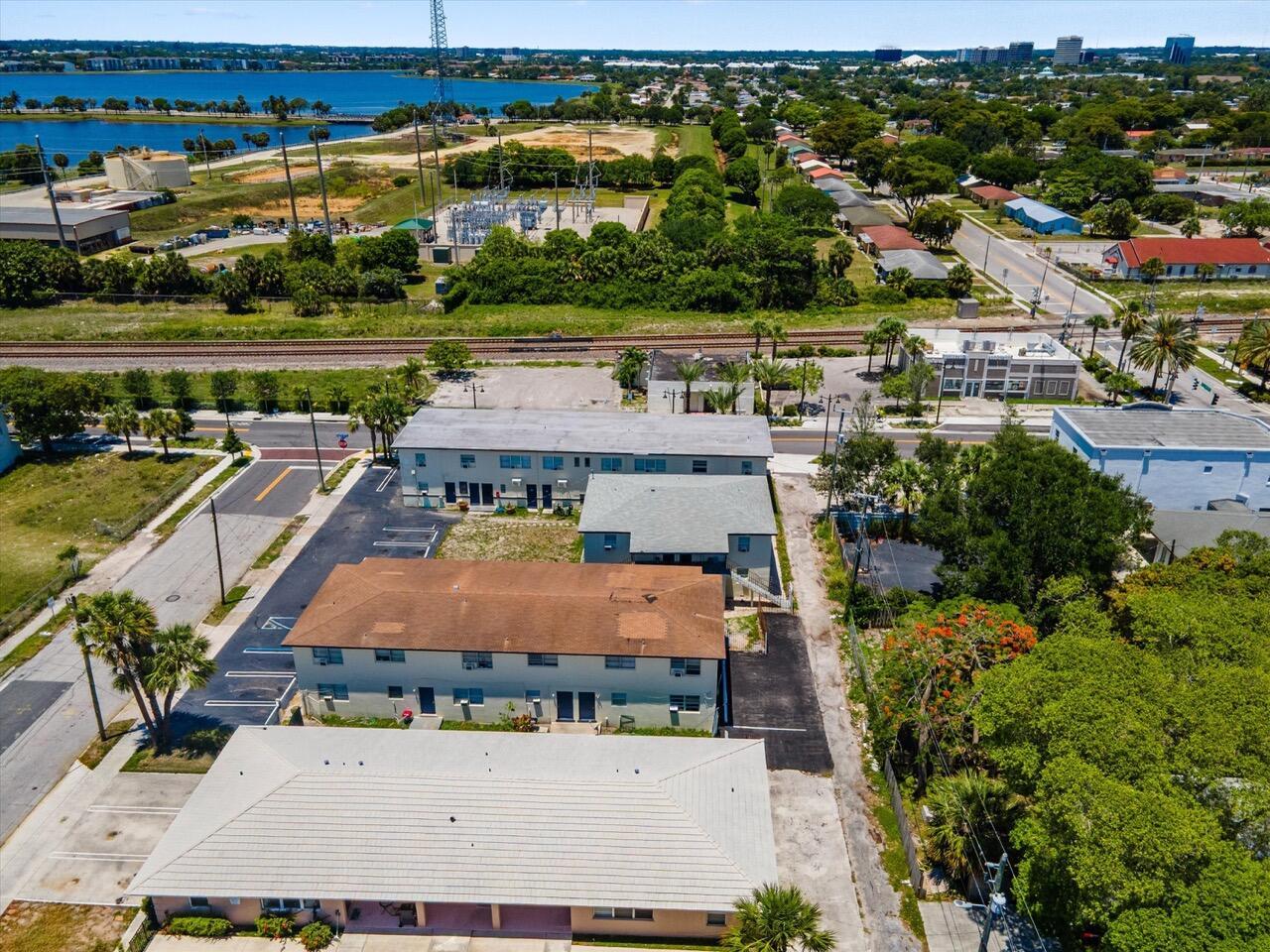 CLOWS - Commercial Sale