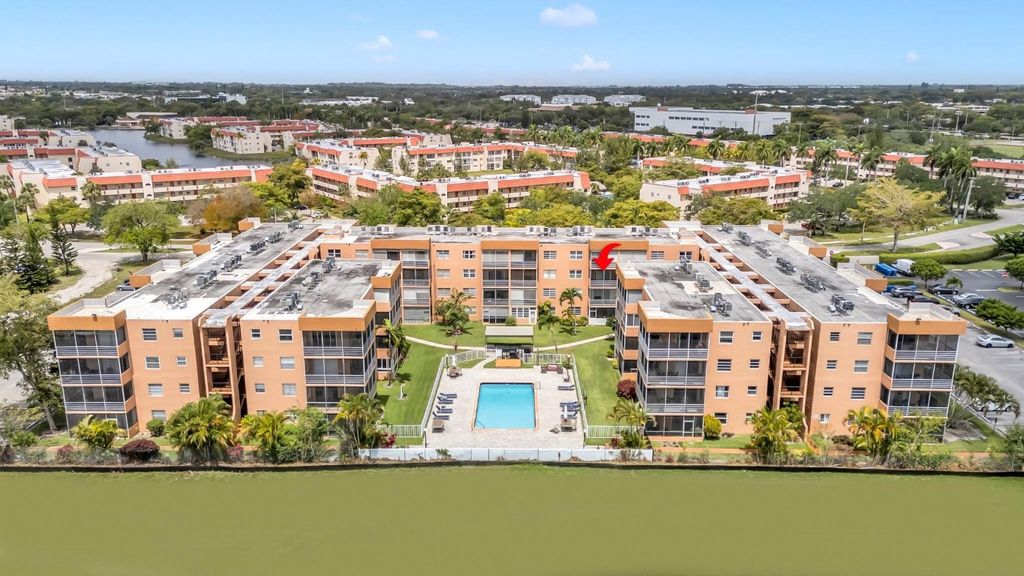 Photo of 3048 E Sunrise Lakes Drive #313, Fort Lauderdale, FL 33322 (MLS # F10505067)
