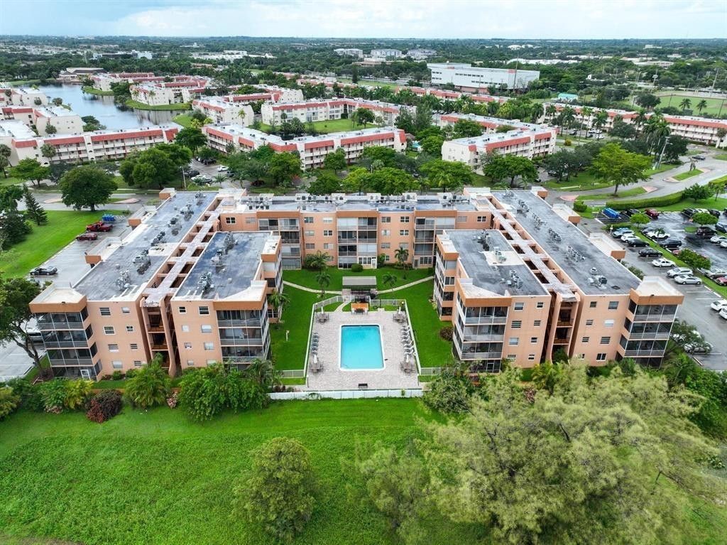 Photo of 3048 E Sunrise Lakes Drive #313, Fort Lauderdale, FL 33322 (MLS # F10505067)