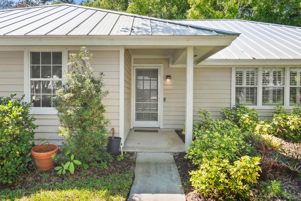 Photo of 435 61st Avenue, Vero Beach, FL 32968 (MLS # B26006963)