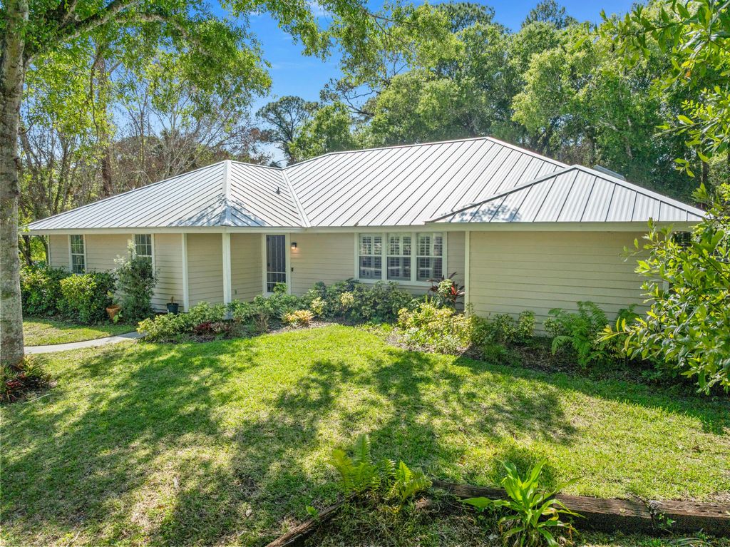 Photo of 435 61st Avenue, Vero Beach, FL 32968 (MLS # B26006963)