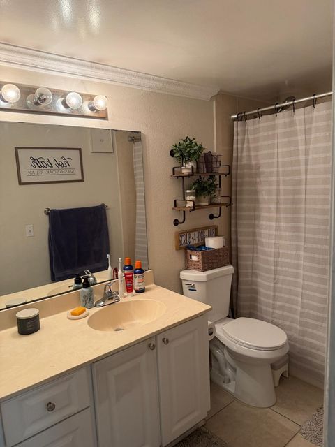 Tiny photo for 711 N Pine Island Road #104, Plantation, FL 33324 (MLS # B26002956)