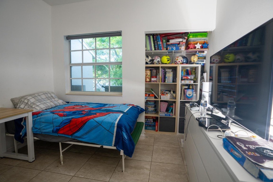 Waters Edge At Deerfield - Residential