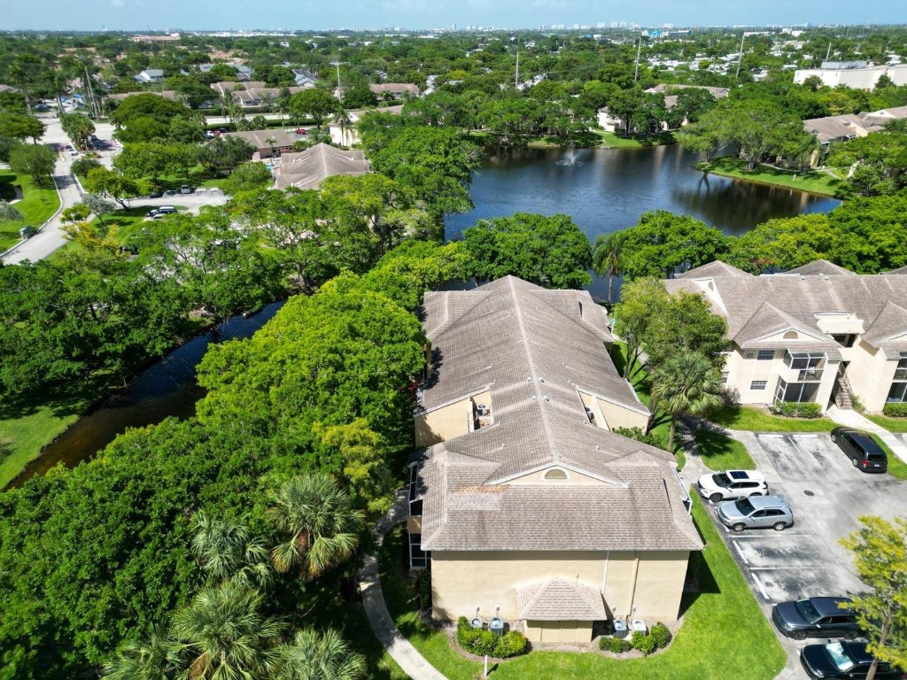 Waters Edge At Deerfield - Residential