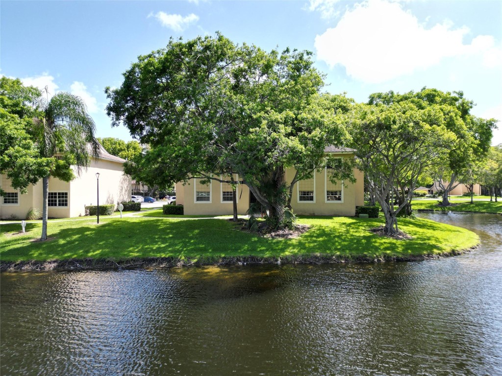 Waters Edge At Deerfield - Residential