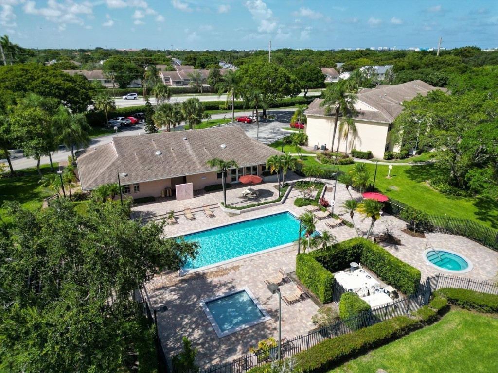 Waters Edge At Deerfield - Residential